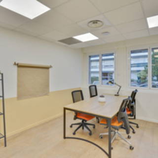 Espace indépendant 300 m² 25 postes Coworking Place de la Joliette Marseille 13002 - photo 3